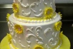 BYSP2337-White-cake-with-yellow-daisies