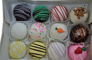 Treat guests with a yummy bakery box and inside is a surprise - today's trend, cake balls!