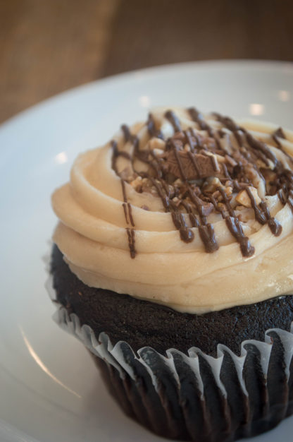 snickers cupcake