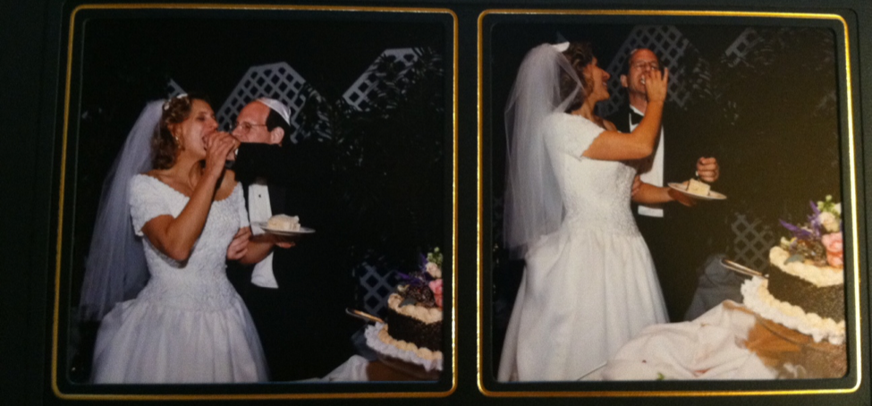 Bobby & Janice Jucker with their wedding cake