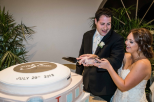 couple cutting wedding cake.png