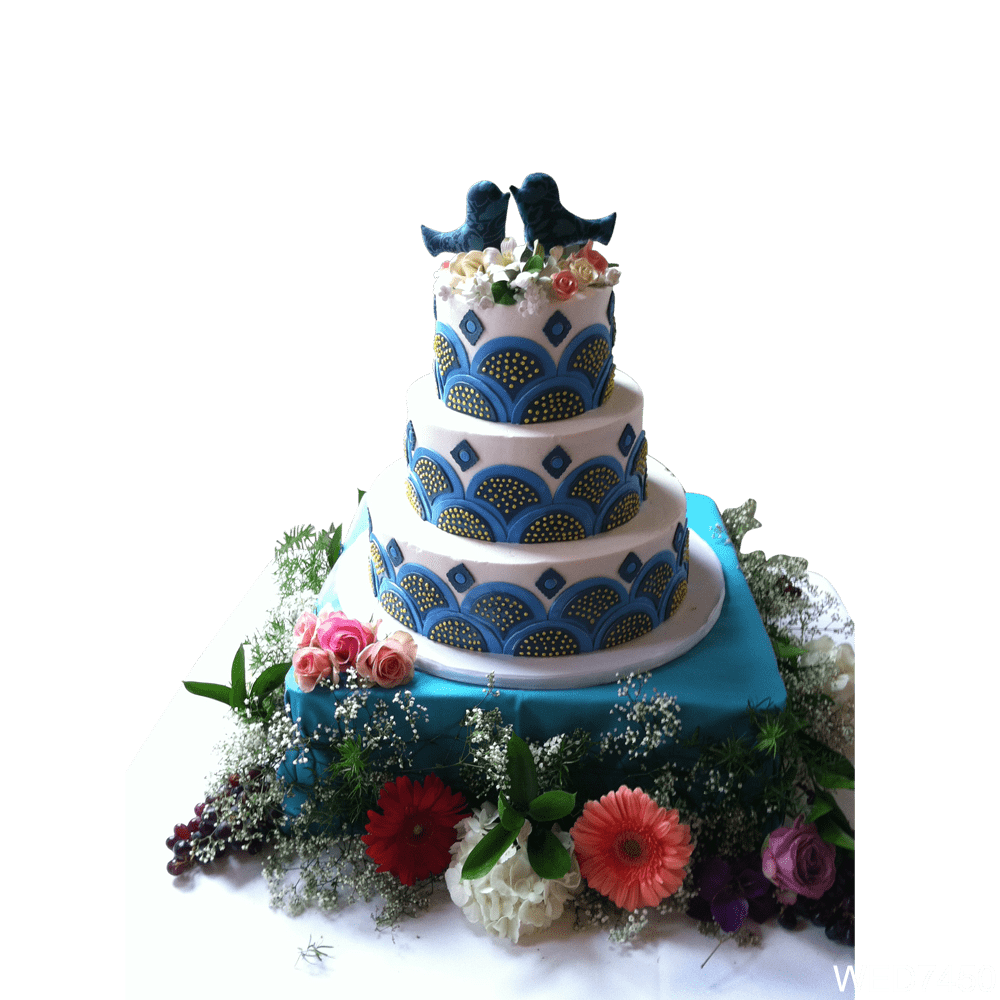 Kissing blue birds wedding cake