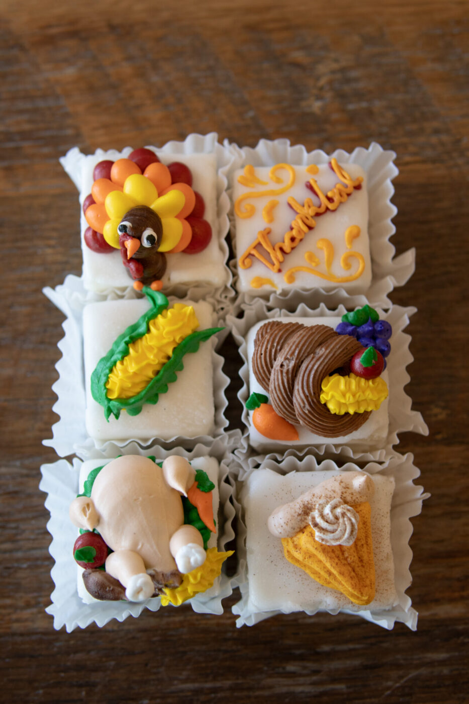 White　6pk　Themed　Thanksgiving　Three　Petit　Fours　Brothers　Bakery